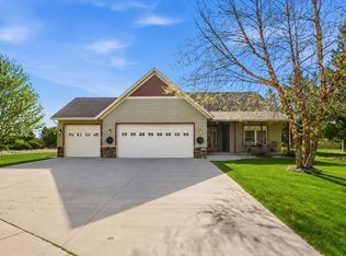 1411 Karnis Dr NW, Alexandria, MN 56308