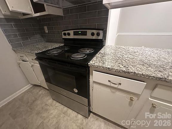 3rd image of 911 Nottingham Dr APT 19