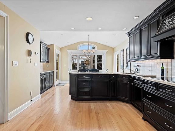 3rd image of 152 Harbor Ln