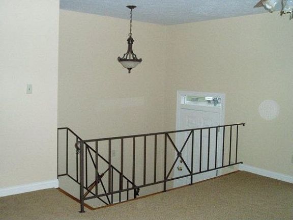 5th image of 176 W Parkway Dr