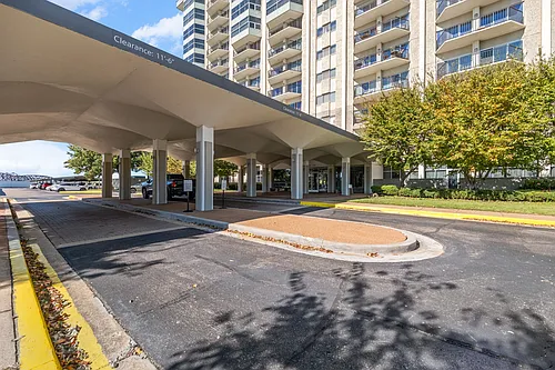 655 S Riverside Dr #104 Photo 1