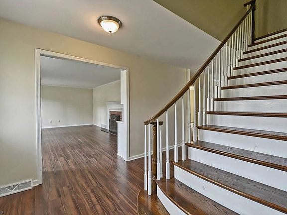 2nd image of 1812 Roosevelt Blvd
