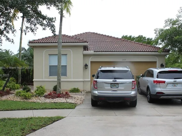 1569 Winterberry Ln, Fort Lauderdale, FL 33327