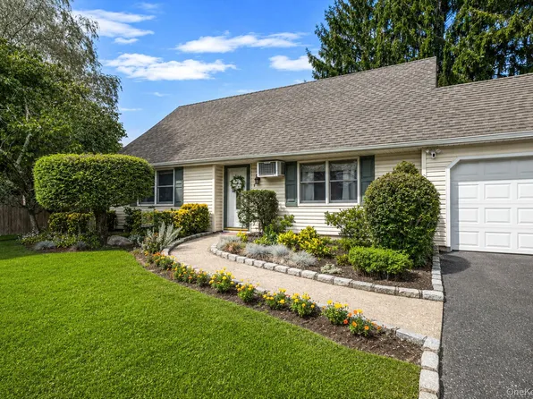 4 Highview Lane, Ridge, NY 11961