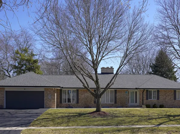 2 Golfview Pl, Dekalb, IL 60115