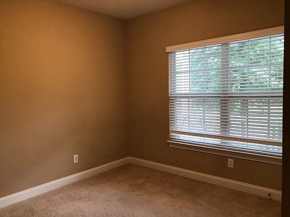 5th image of 310 Meadowglade Ln
