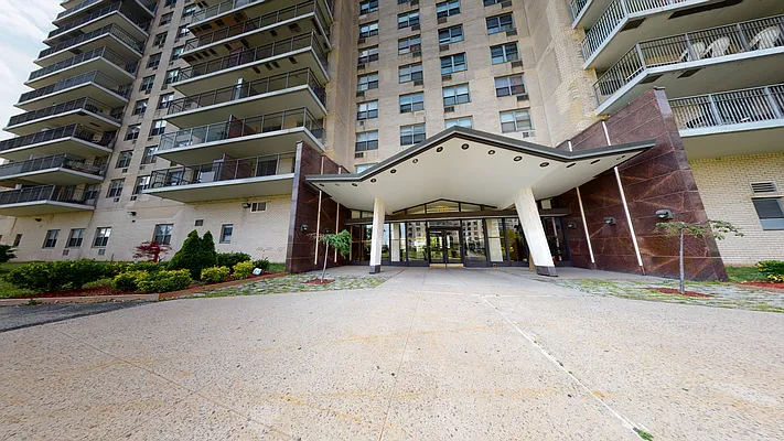 Sold by Remax Edge | media 20