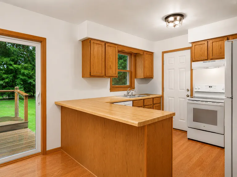 2579 King Dr — Photo 11