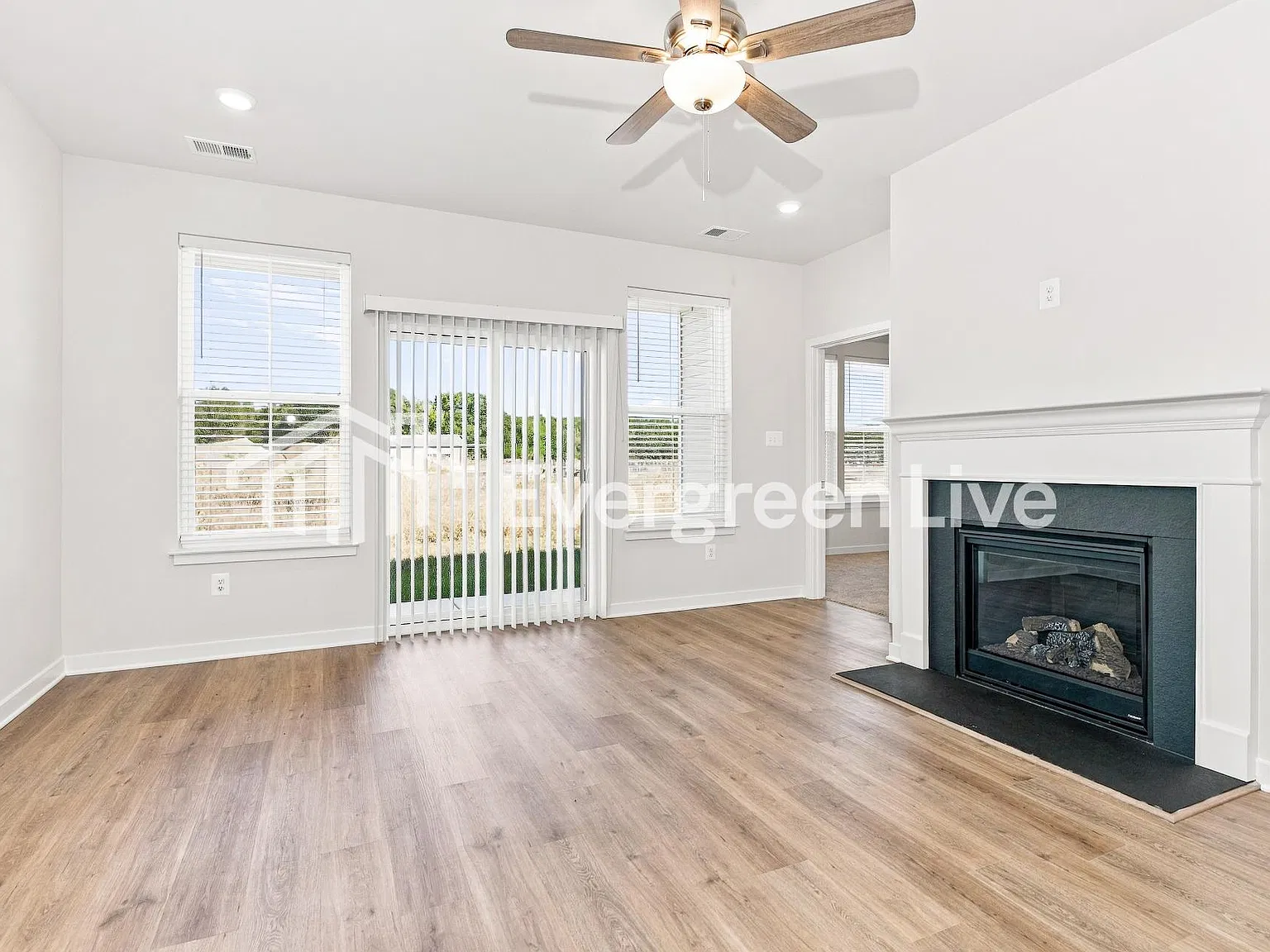 2 bed, 2.0 bath, 1518 sqft, $2,090 — Photo 3