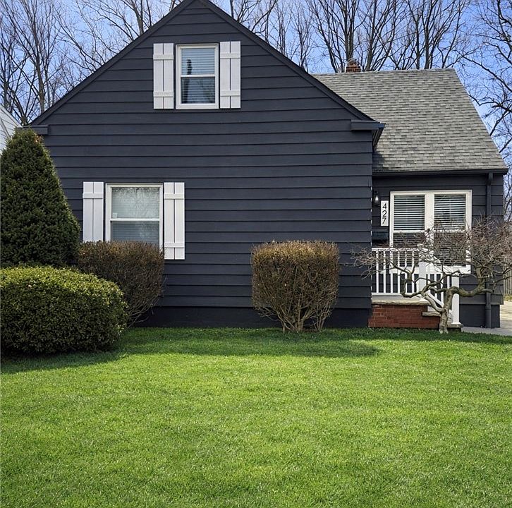 1st image of 427 E 275th St