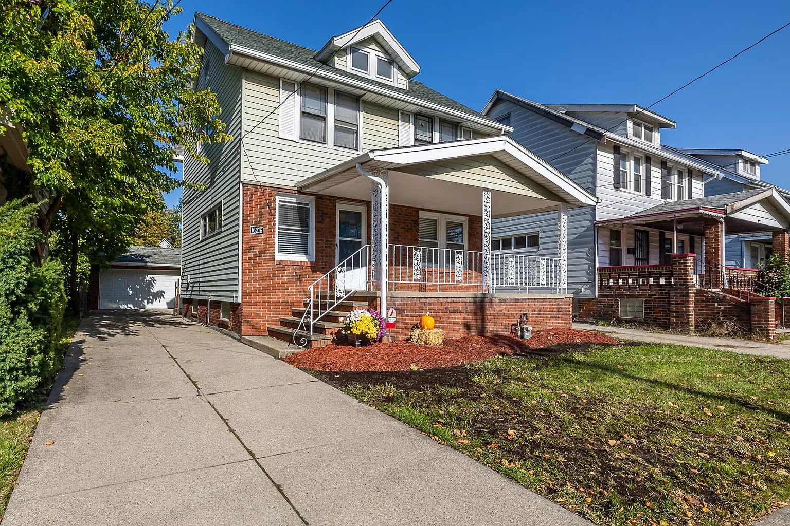 16215 Sanford Ave photo 1