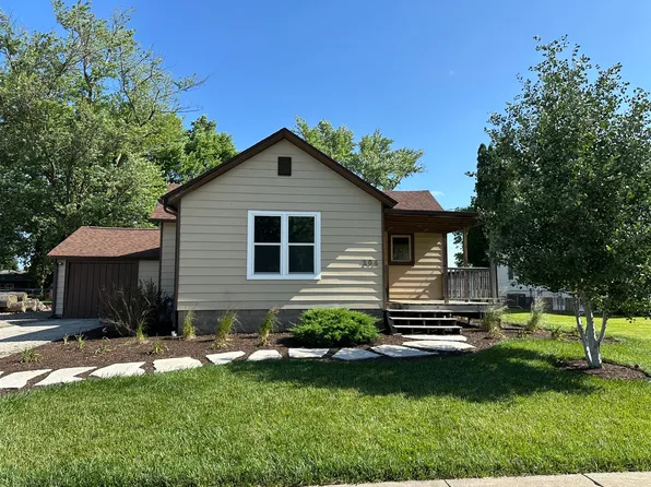 204 W Robinson St, Goodfield, IL 61742