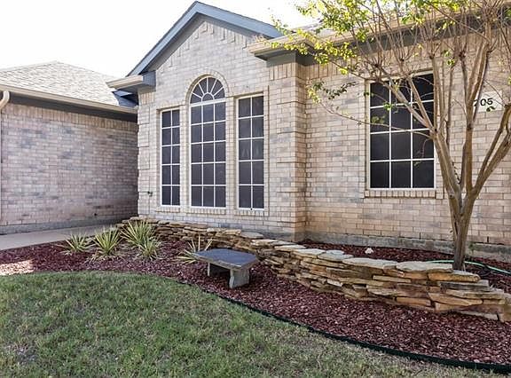 3rd image of 205 Cliffdale Dr