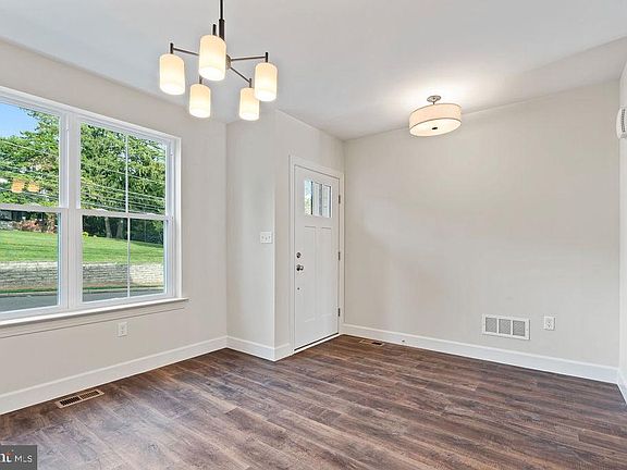 2nd image of 231 2nd Ave #4