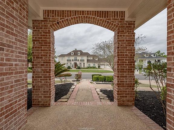 4th image of 1208 Royal Adelade Dr