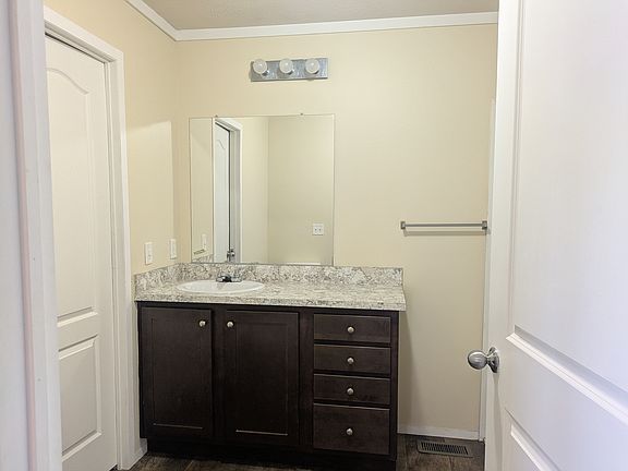 3rd image of 130 Nixon Dr #130