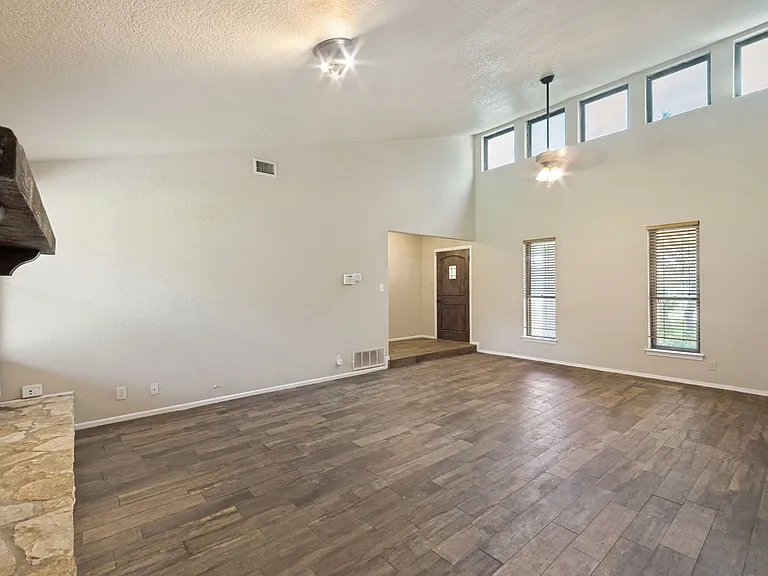 16115 Wolf Creek St — Photo 7
