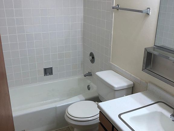 4th image of 1635 Sunset Ave APT 4