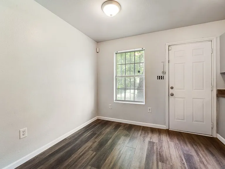 2526 Exeter Ave — Photo 10