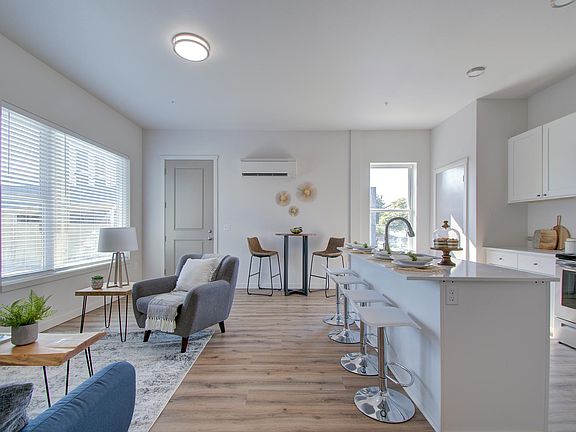 2nd image of 1414 Markle Ave #205