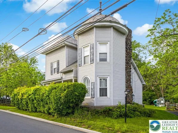 707 Alpha Rd, Wind Gap, PA 18091