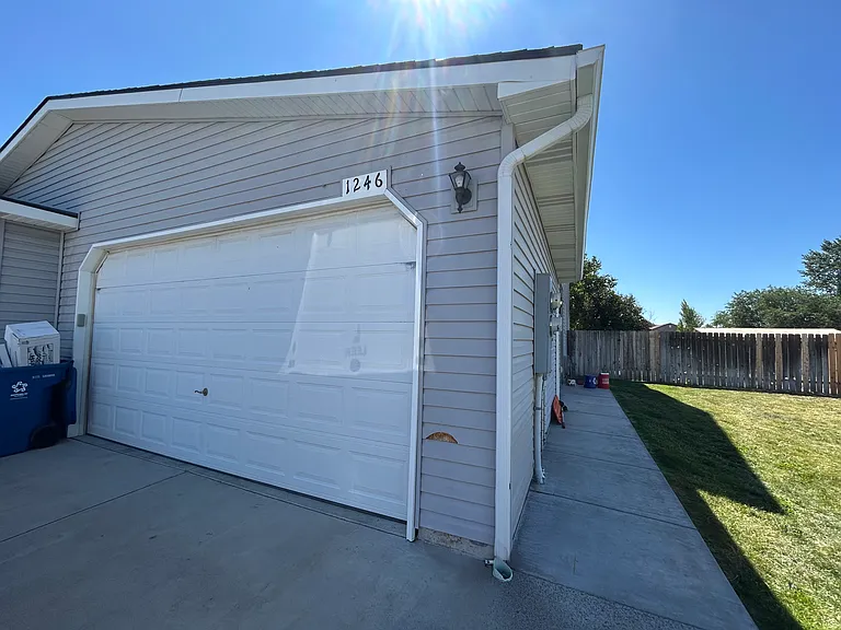 1246 NW Nina Ct — Photo 2