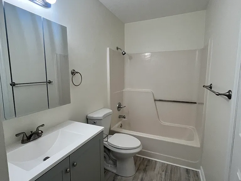 Shaker Heights Apartments — Photo 23