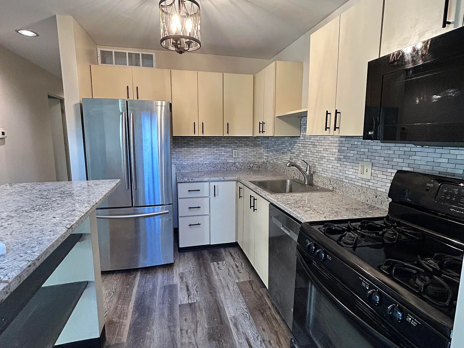 2 bed, 1026 sqft, $1,650 — Photo 1