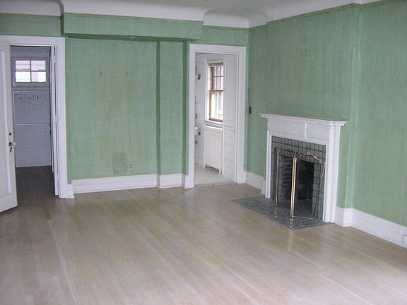 3rd image of 266 Lakeland St
