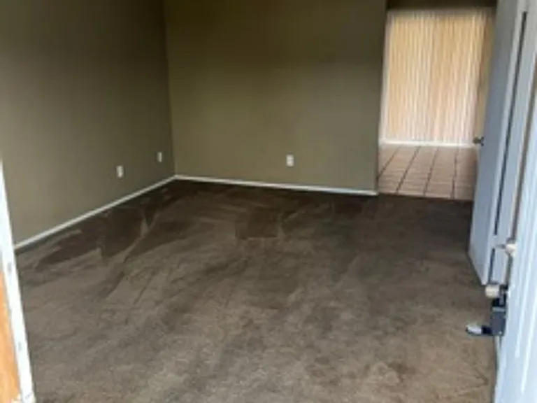 1108 Eastside Dr — Photo 5
