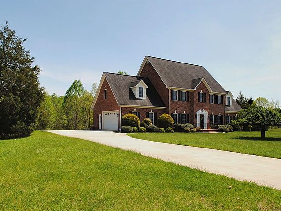 4th image of 1081 Lake Meadow Ln
