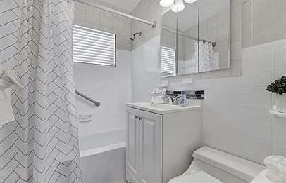3rd image of 924 NE 7th St #1