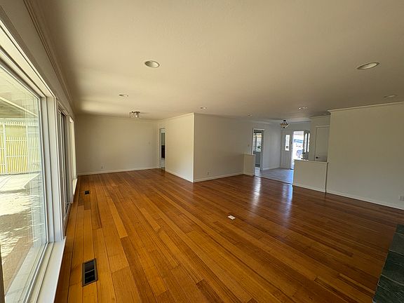 2nd image of 2713 Mariposa Dr