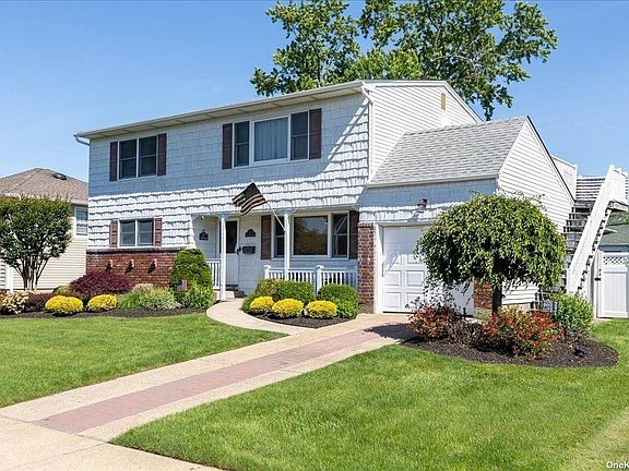 2nd image of 29 Meadowwood Ln