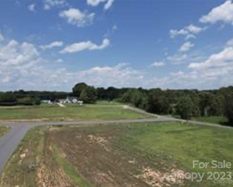 2nd image of 120 Scenic Dr #1