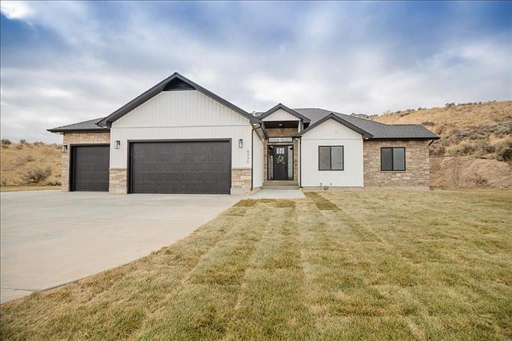 6330 E Middle Fork Rd Ammon Id 83406 Zillow
