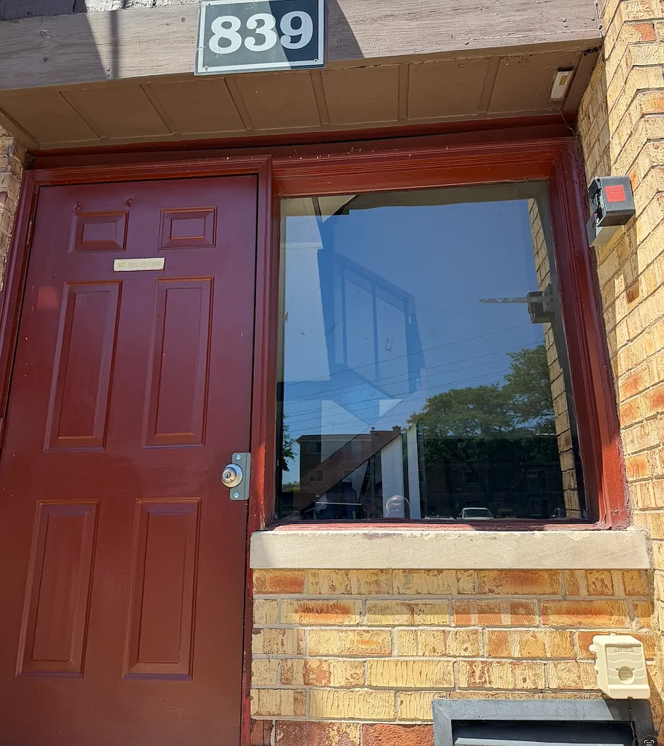 2 bed, 800 sqft, $1,800 — Photo 1