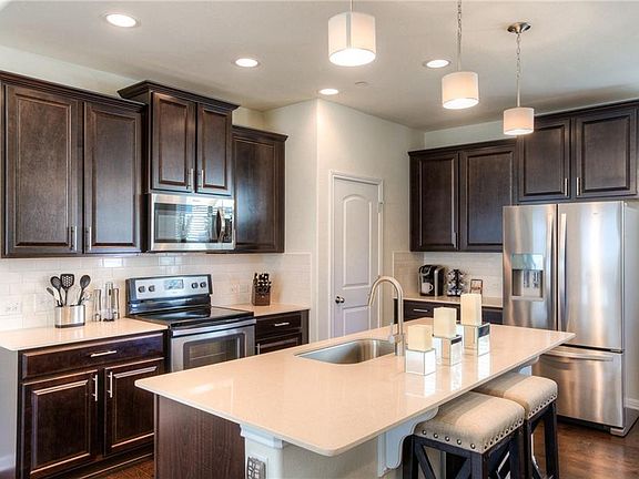 4th image of 3240 E Whitestone Blvd Unit 17