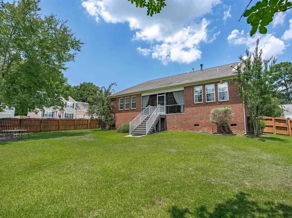 425 Keowee Dr, Lexington, SC 29072