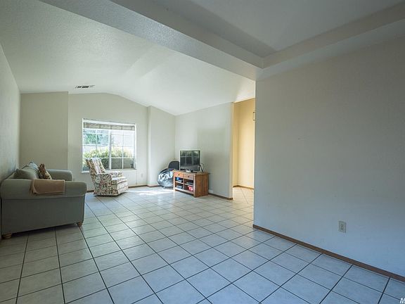 4th image of 3625 Dry Creek Dr