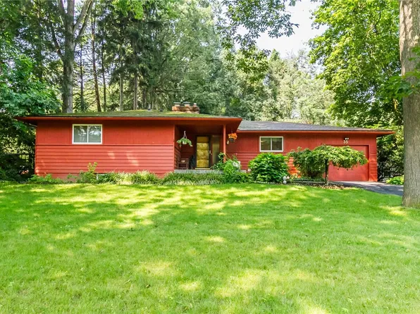 35 S Landing Rd, Rochester, NY 14610