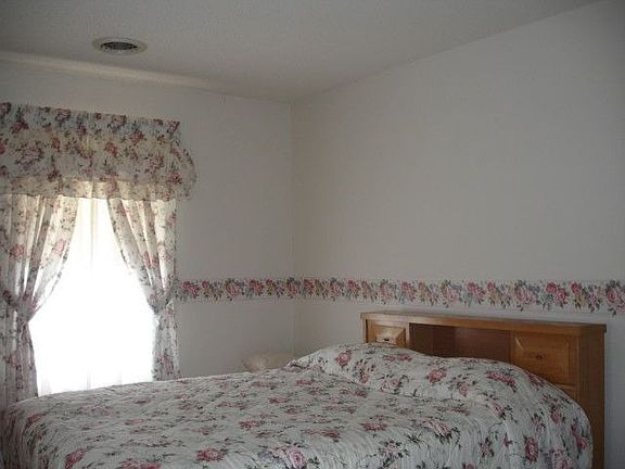 5th image of 110 Canterbury Ln