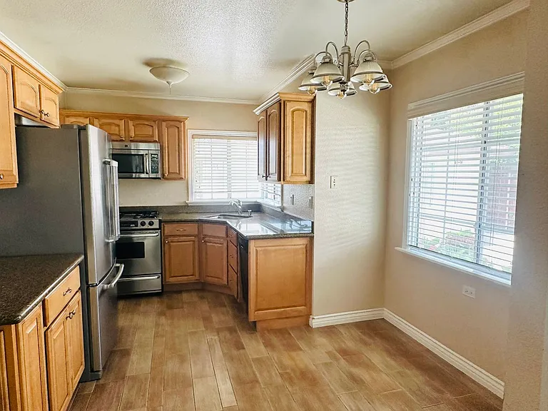 24458 University Ave — Photo 8