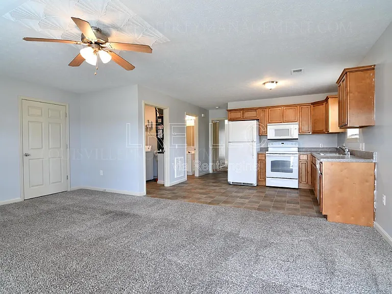 304 Keeneland Dr #1B — Photo 2