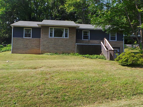 2nd image of 131 SW Larry Dr