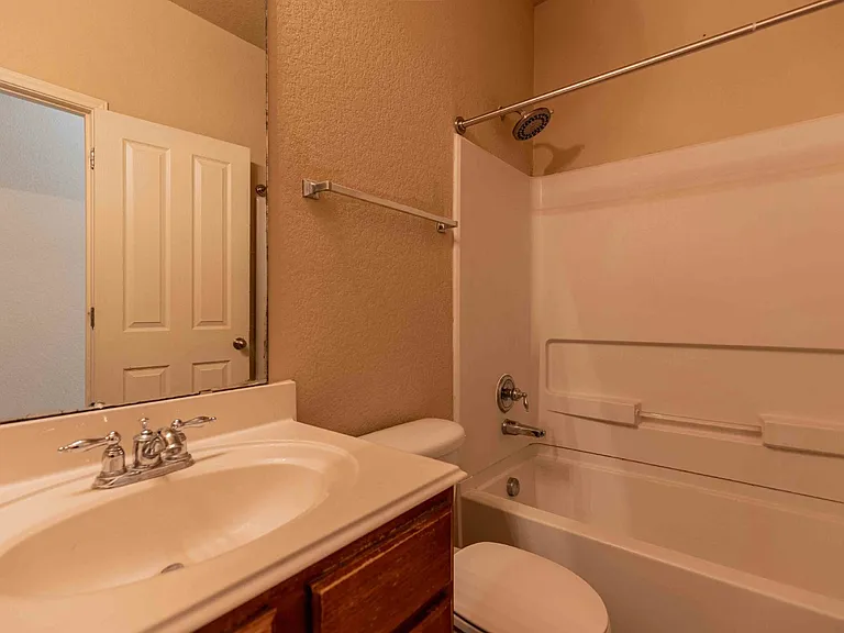 906 Ashbury Blf — Photo 23