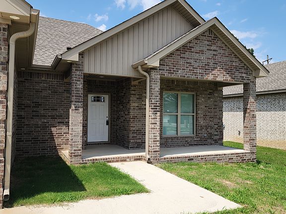 2nd image of 404 Everett Ln