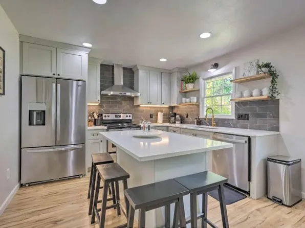 4553 S Roanoke Ave, Springfield, MO 65810