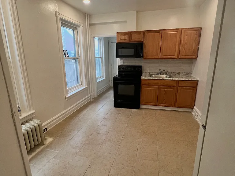 1122 W Tilghman St #1 — Photo 1