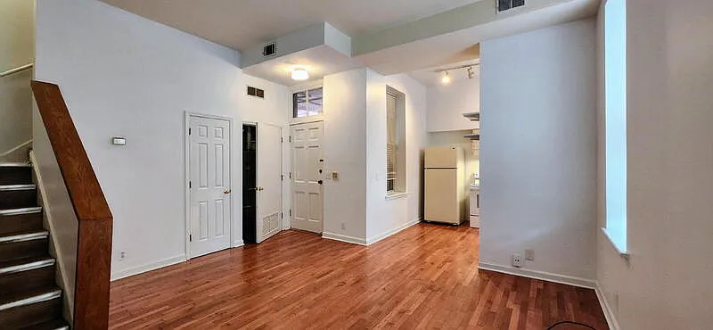 1 bed, 1.0 bath, 750 sqft, $995 — Photo 2